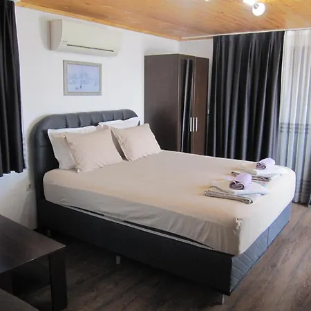 Konukevi Neli Sea 3*