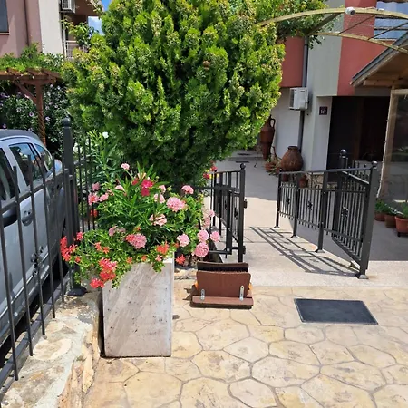 Neli Sea Konukevi 3*