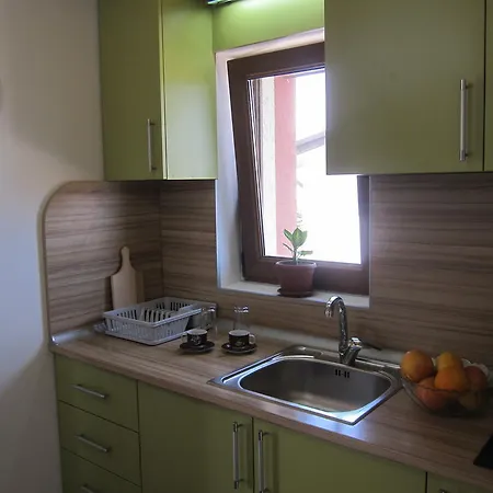 Konukevi Neli Sea 3*