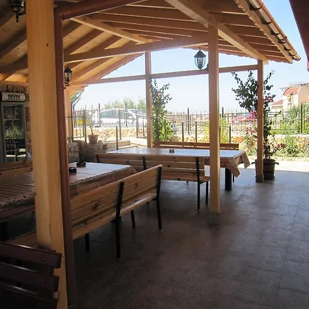 Konukevi Neli Sea 3*