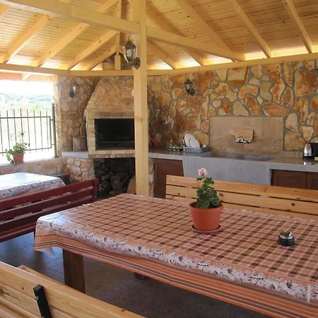 Konukevi Neli Sea 3*