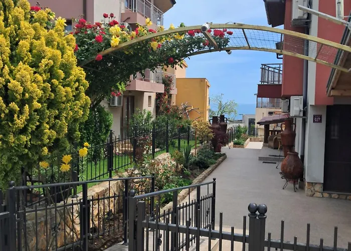 Къща за гости морска нели 3*