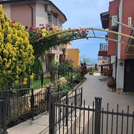 בית הארחה Neli Sea 3*