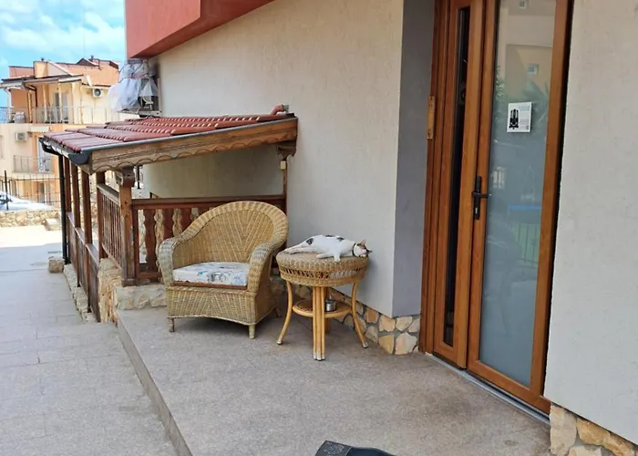 بيت ضيافة Neli Sea 3*